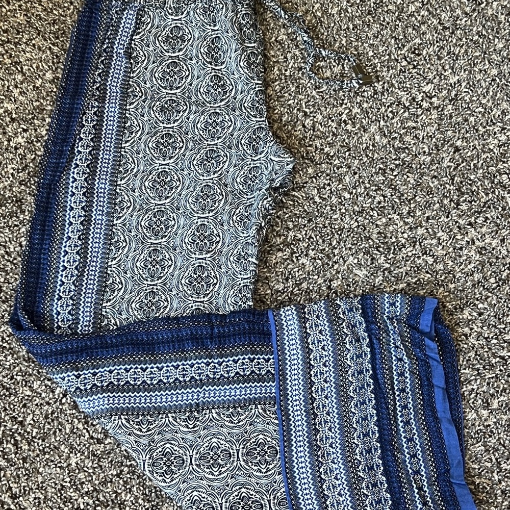 Lucy & Laurel Navy and White Printed Pants